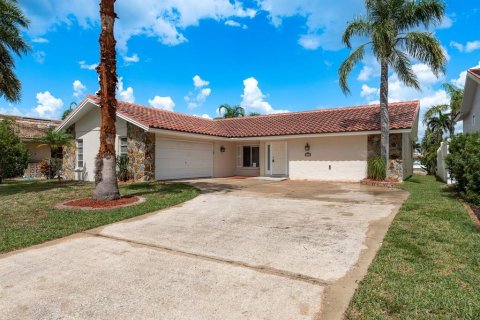 House in New Port Richey, Florida 2 bedrooms, 170.85 sq.m. № 1803510 - photo 2