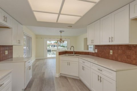 House in New Port Richey, Florida 2 bedrooms, 170.85 sq.m. № 1803510 - photo 20