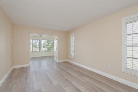 House in New Port Richey, Florida 2 bedrooms, 170.85 sq.m. № 1803510 - photo 21