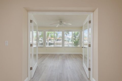 House in New Port Richey, Florida 2 bedrooms, 170.85 sq.m. № 1803510 - photo 22