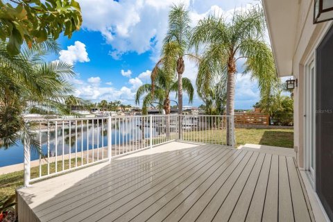 House in New Port Richey, Florida 2 bedrooms, 170.85 sq.m. № 1803510 - photo 30