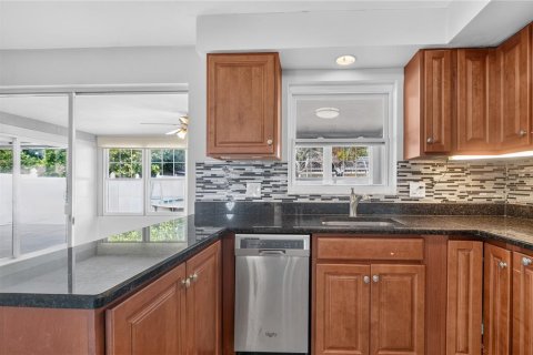 Villa ou maison à vendre à Largo, Floride: 3 chambres, 118.91 m2 № 2329460 - photo 15