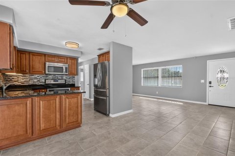 Villa ou maison à vendre à Largo, Floride: 3 chambres, 118.91 m2 № 2329460 - photo 12
