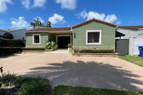 Casa en venta en Miami, Florida, 4 dormitorios, 216.65 m2 № 1790750 - foto 1