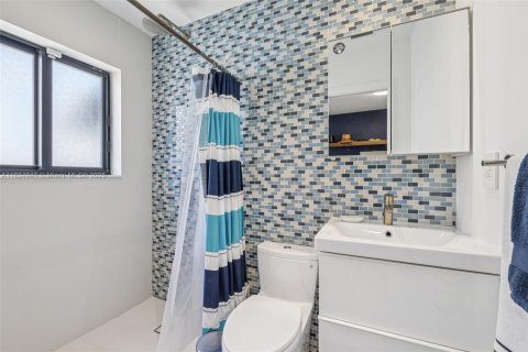 Casa en venta en Miami, Florida, 4 dormitorios, 216.65 m2 № 1790750 - foto 28