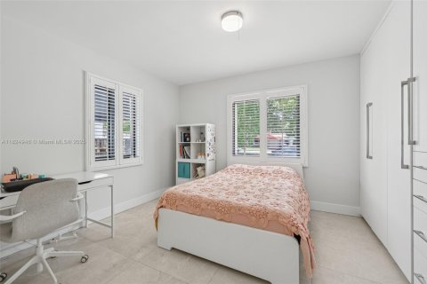 Casa en venta en Miami, Florida, 4 dormitorios, 216.65 m2 № 1790750 - foto 21