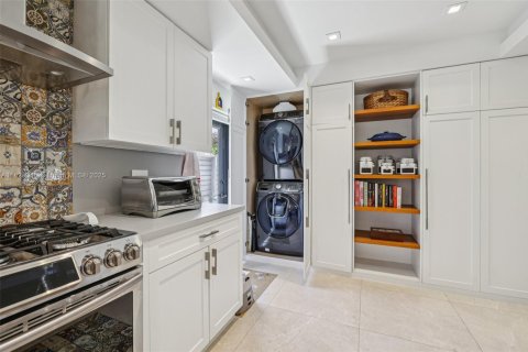 Casa en venta en Miami, Florida, 4 dormitorios, 216.65 m2 № 1790750 - foto 12