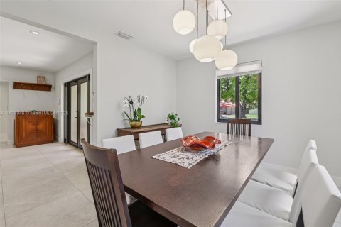 Casa en venta en Miami, Florida, 4 dormitorios, 216.65 m2 № 1790750 - foto 8