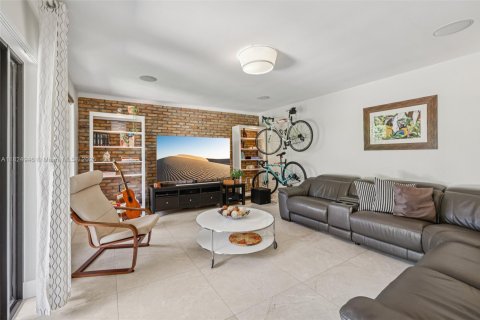 Casa en venta en Miami, Florida, 4 dormitorios, 216.65 m2 № 1790750 - foto 15