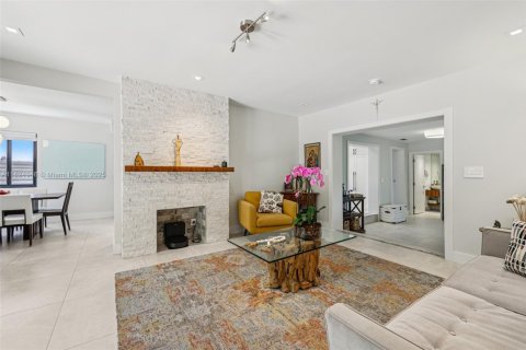 Casa en venta en Miami, Florida, 4 dormitorios, 216.65 m2 № 1790750 - foto 5