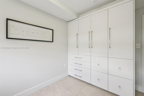 Casa en venta en Miami, Florida, 4 dormitorios, 216.65 m2 № 1790750 - foto 30