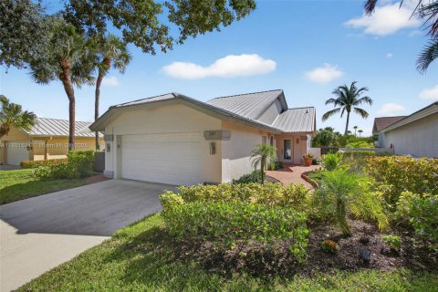 House in Jupiter, Florida 3 bedrooms, 175.49 sq.m. № 1858543 - photo 2