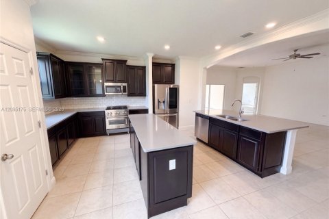 Casa en venta en Vero Beach, Florida, 4 dormitorios, 211.07 m2 № 2387775 - foto 2