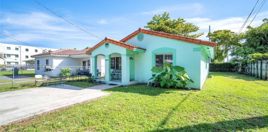 Дом в Майами, Флорида 3 спальни, 119.29м2 № 2029504