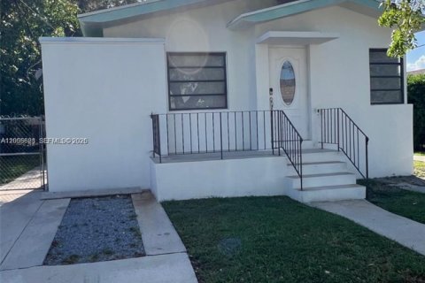 House in Miami, Florida 1 bedroom, 55.74 sq.m. № 2069528 - photo 2