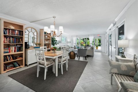 Condo in Venice, Florida, 2 bedrooms  № 2419628 - photo 24