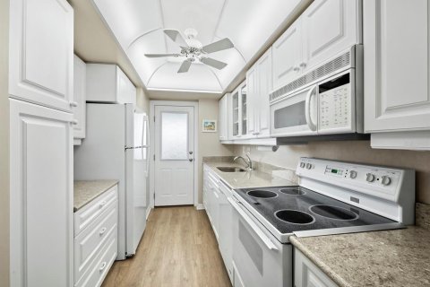Condo in Venice, Florida, 2 bedrooms  № 2419628 - photo 15