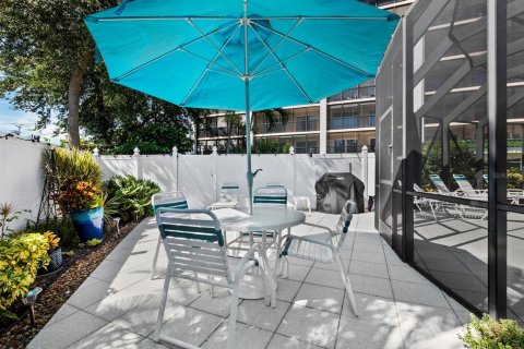 Condo in Venice, Florida, 2 bedrooms  № 2419628 - photo 22