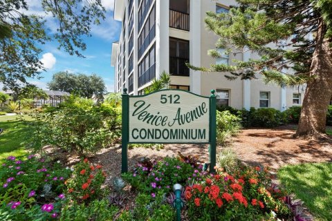 Condo in Venice, Florida, 2 bedrooms  № 2419628 - photo 2