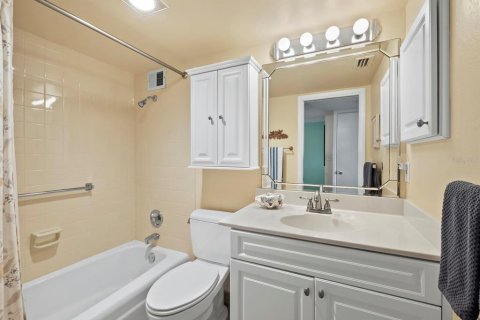 Condo in Venice, Florida, 2 bedrooms  № 2419628 - photo 18