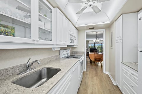 Condo in Venice, Florida, 2 bedrooms  № 2419628 - photo 16