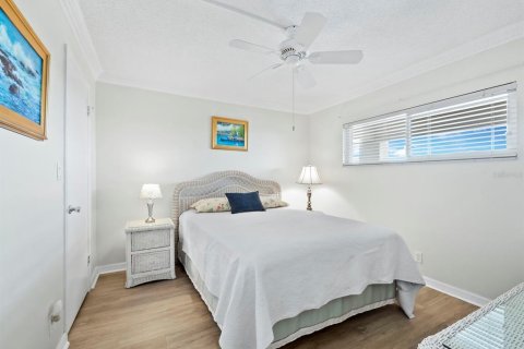 Condo in Venice, Florida, 2 bedrooms  № 2419628 - photo 17
