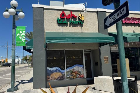 Commercial property in Hollywood, Florida № 1867737 - photo 1