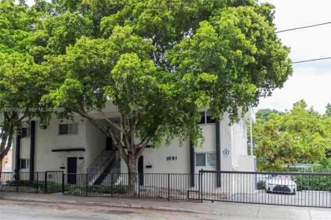 House in Miami, Florida 2 bedrooms, 72.56 sq.m. № 2076184