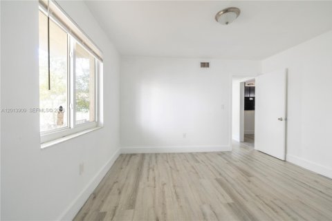 House in Miami, Florida 2 bedrooms, 72.56 sq.m. № 2076184 - photo 6