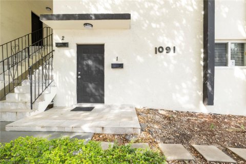 House in Miami, Florida 2 bedrooms, 72.56 sq.m. № 2076184 - photo 22
