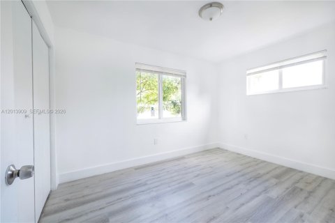 House in Miami, Florida 2 bedrooms, 72.56 sq.m. № 2076184 - photo 9