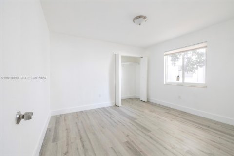 House in Miami, Florida 2 bedrooms, 72.56 sq.m. № 2076184 - photo 5