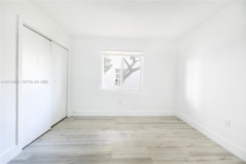 House in Miami, Florida 2 bedrooms, 72.56 sq.m. № 2076184 - photo 8