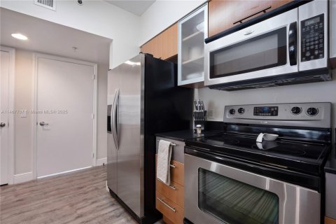 Condominio en alquiler en Miami, Florida, 1 dormitorio, 76.64 m2 № 1896454 - foto 10