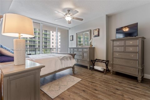 Condominio en alquiler en Miami, Florida, 1 dormitorio, 76.64 m2 № 1896454 - foto 21