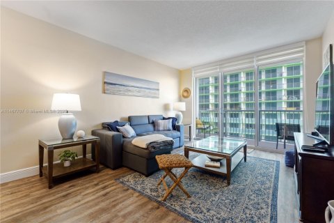 Condominio en alquiler en Miami, Florida, 1 dormitorio, 76.64 m2 № 1896454 - foto 18