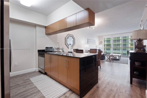 Condominio en alquiler en Miami, Florida, 1 dormitorio, 76.64 m2 № 1896454 - foto 7