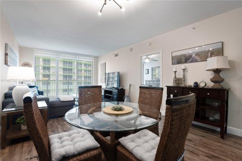 Condominio en alquiler en Miami, Florida, 1 dormitorio, 76.64 m2 № 1896454 - foto 16