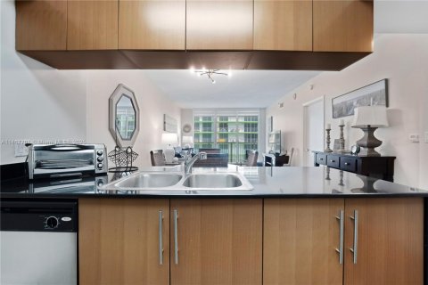 Condominio en alquiler en Miami, Florida, 1 dormitorio, 76.64 m2 № 1896454 - foto 12