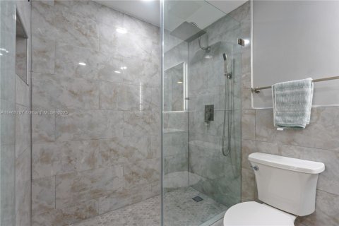 Condominio en alquiler en Miami, Florida, 1 dormitorio, 76.64 m2 № 1896454 - foto 28