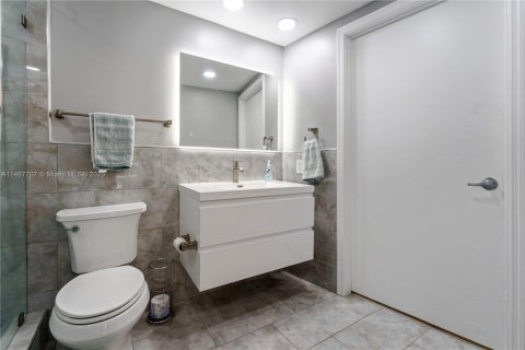 Condominio en alquiler en Miami, Florida, 1 dormitorio, 76.64 m2 № 1896454 - foto 25