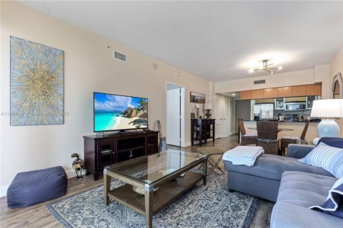 Condominio en alquiler en Miami, Florida, 1 dormitorio, 76.64 m2 № 1896454 - foto 15
