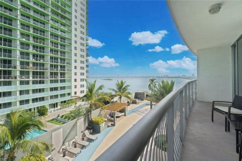 Condominio en alquiler en Miami, Florida, 1 dormitorio, 76.64 m2 № 1896454 - foto 3