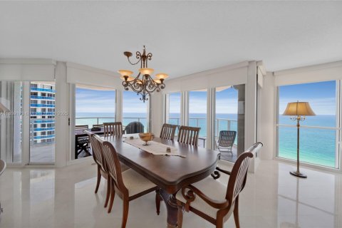 Condo in Sunny Isles Beach, Florida, 2 bedrooms  № 1875502 - photo 26