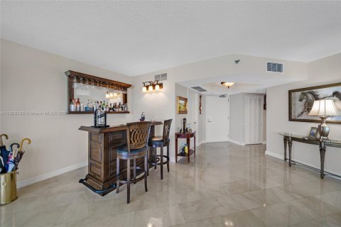 Condo in Sunny Isles Beach, Florida, 2 bedrooms  № 1875502 - photo 2