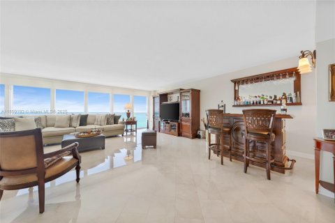 Condo in Sunny Isles Beach, Florida, 2 bedrooms  № 1875502 - photo 19