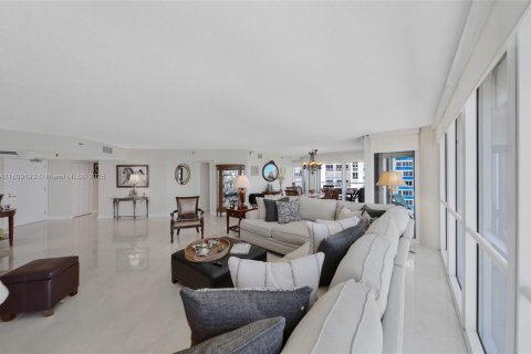 Condo in Sunny Isles Beach, Florida, 2 bedrooms  № 1875502 - photo 24