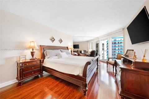 Condo in Sunny Isles Beach, Florida, 2 bedrooms  № 1875502 - photo 4