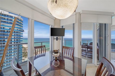 Condo in Sunny Isles Beach, Florida, 2 bedrooms  № 1875502 - photo 30