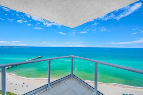 Condo in Sunny Isles Beach, Florida, 2 bedrooms  № 1875502 - photo 28
